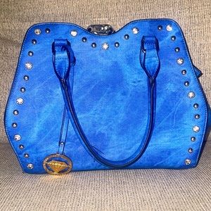 Traci Lynn Woman’s handbag.